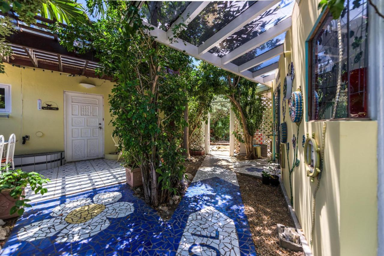 Sunflower Villa Studios Palm Beach Exteriér fotografie