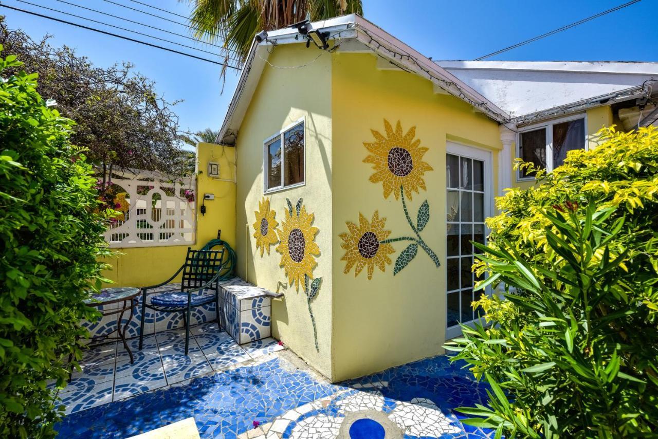 Sunflower Villa Studios Palm Beach Exteriér fotografie